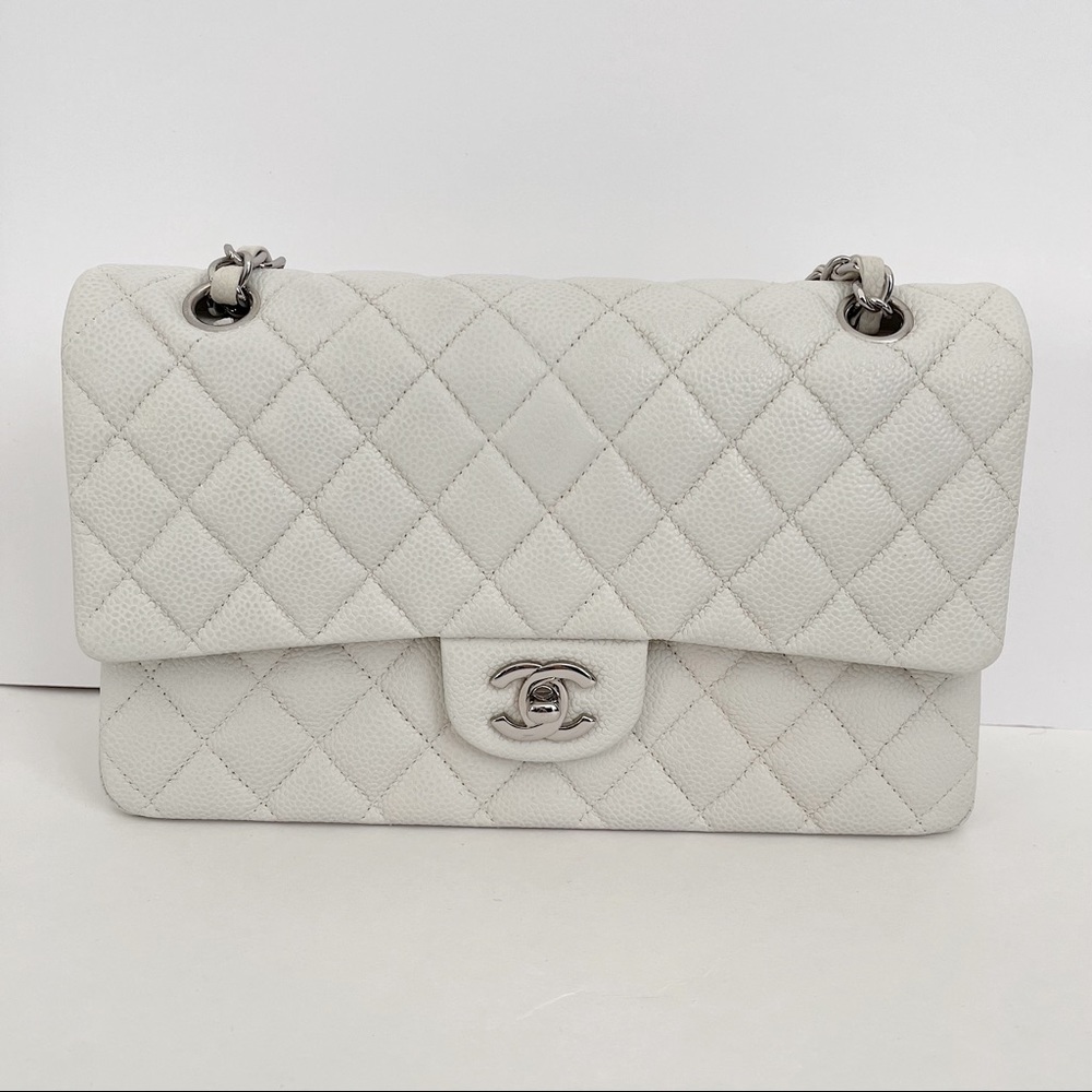 *SOLD* nfs Chanel classic flap in medium